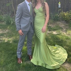 Atria kiwi Elegant Form Fitting Prom Dress